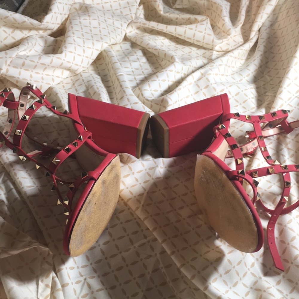 Red stud heel - Picture 3 of 7